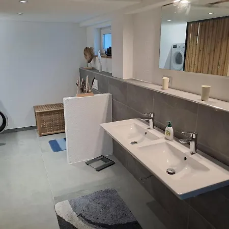 110Qm Mit 2 Baedern Apartman